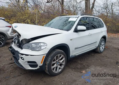 2013 BMW X5 xDrive35I/xDrive35I Premium/xDrive35I Sport Activity z USA, uszkodzony, nr VIN 5UXZV4C56D0B05043